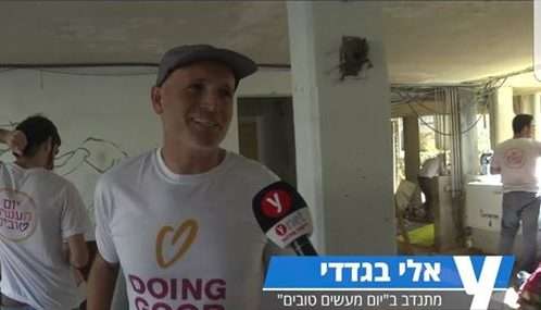 כתבה ב-Ynet על אלי הגינגי מתנדב ביום מעשים טובים